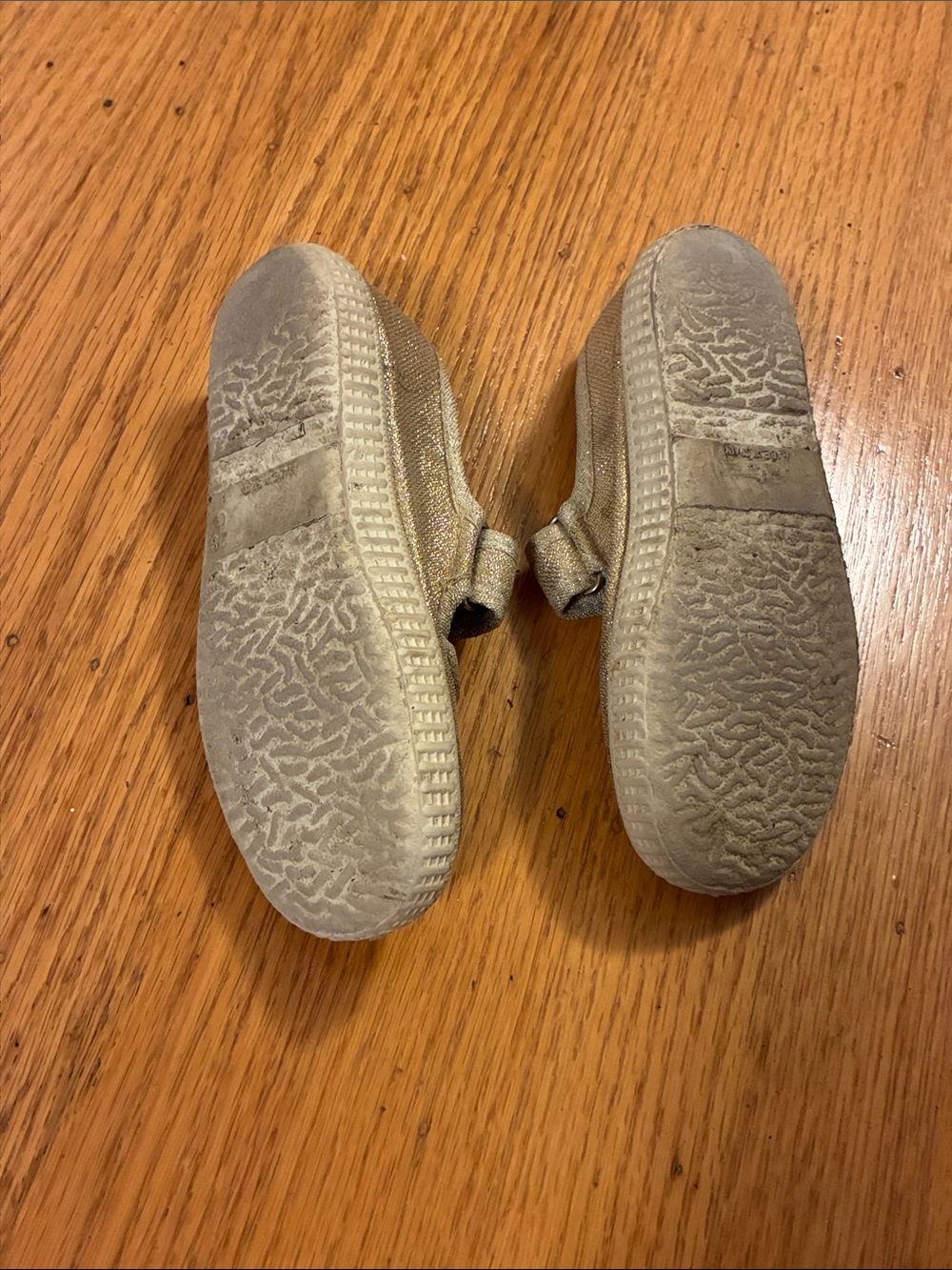 Cienta Sparkly Gold Mary Jane Kids Shoes - Picture 2 of 5